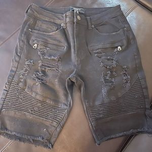 Men shorts size 32 - color black from Forever 21
